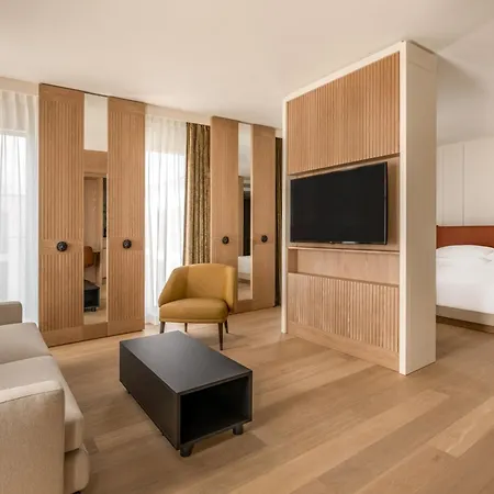 Marriott West Hotel 4*