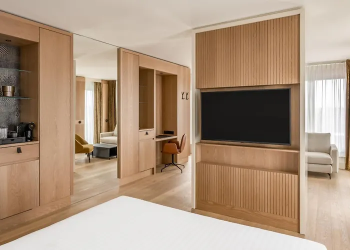 Marriott West فندق 4*