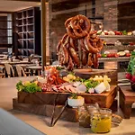 מלון Marriott West