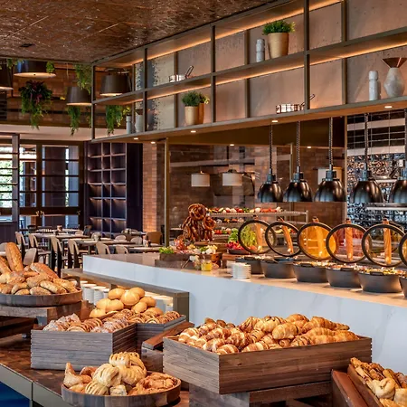 Ξενοδοχείο Marriott West