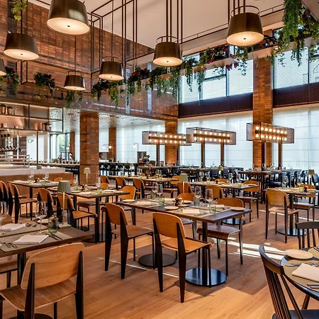Marriott West מלון