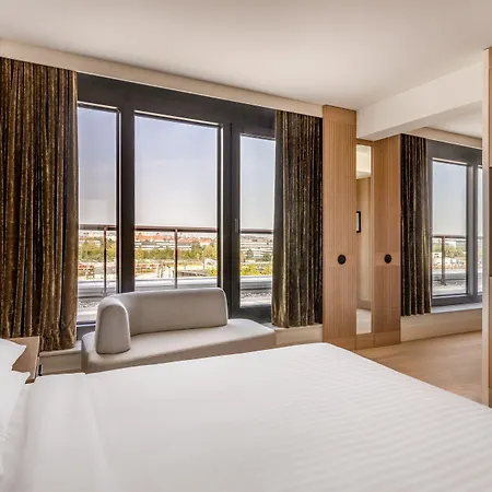 호텔 Marriott West