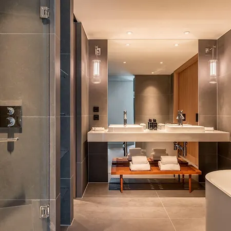 מלון Marriott West