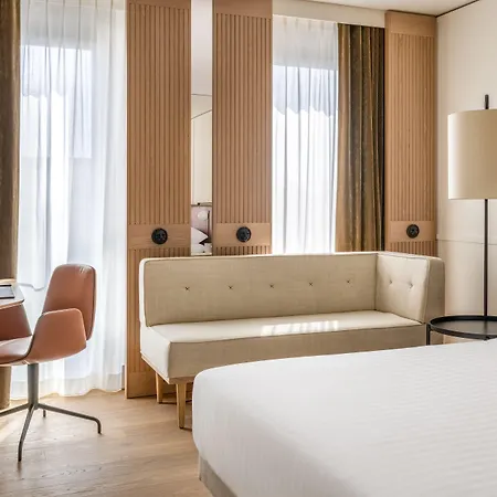 Marriott West 酒店 4*